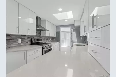 19 Ridge Drive E, Roslyn, NY 11576 - Photo 11
