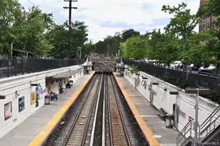 221 Middle Neck Rd, Great Neck, NY 11021 - Photo 15