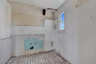 140 Arlington Avenue, Valley Stream, NY 11580 - Photo 21