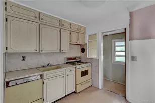 140 Arlington Ave, Valley Stream, NY 11580 - Photo 9