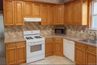 42 Hill Terrace, Yonkers, NY 10701 - Photo 9