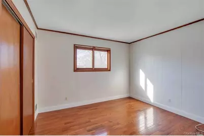 22 15th Street #Upper, Bayville, NY 11709 - Photo 9