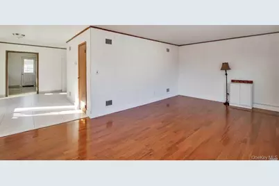 22 15th Street #Upper, Bayville, NY 11709 - Photo 3