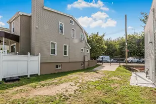 264 Emerson Ave, Bronx, NY 10465 - Photo 19