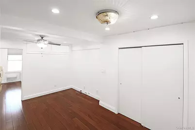 41-25 Kissena Boulevard #3F, Flushing, NY 11355 - Photo 5