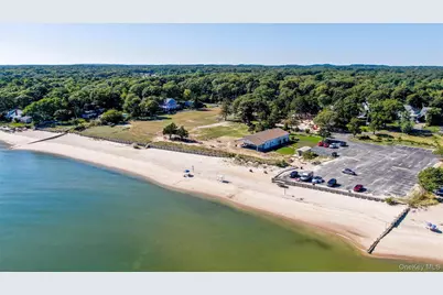 35 N Riley Avenue, Mattituck, NY 11952 - Photo 5