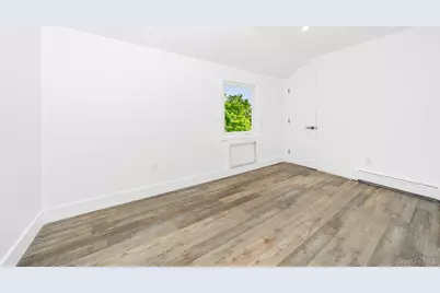 24 Calvert Avenue, West Babylon, NY 11704 - Photo 17