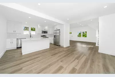 24 Calvert Avenue, West Babylon, NY 11704 - Photo 7