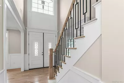 8 Sebree Place, Plainview, NY 11803 - Photo 3