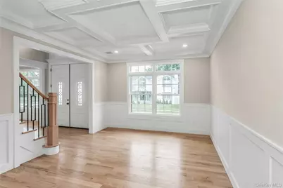 8 Sebree Place, Plainview, NY 11803 - Photo 5