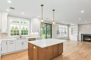 8 Sebree Pl, Plainview, NY 11803 - Photo 9