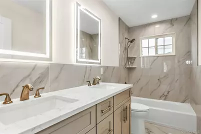 8 Sebree Place, Plainview, NY 11803 - Photo 23