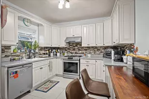 154-27 11th Ave, Whitestone, NY 11357 - Photo 3