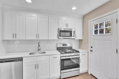 31 Fawn Lane W, South Setauket, NY 11720 - Photo 7