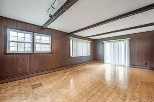 34 Midland Rd, Roslyn Heights, NY 11577 - Photo 13