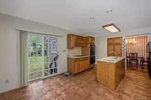 34 Midland Rd, Roslyn Heights, NY 11577 - Photo 11