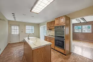 34 Midland Rd, Roslyn Heights, NY 11577 - Photo 9