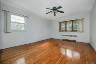 34 Midland Rd, Roslyn Heights, NY 11577 - Photo 15