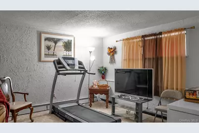 13 New Hampshire Avenue, Bay Shore, NY 11706 - Photo 9