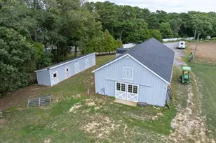 1535 Middle Rd, Calverton, NY 11933 - Photo 5