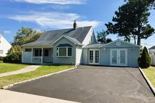 33 Chapel Ln, Levittown, NY 11756 - Photo 31