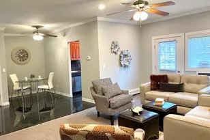 562 New Hwy, Hauppauge, NY 11788 - Photo 5