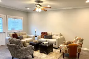 562 New Hwy, Hauppauge, NY 11788 - Photo 7