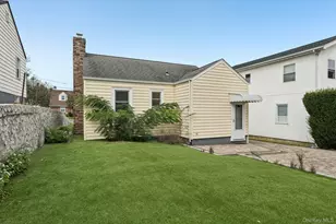 105 Devon Rd, Albertson, NY 11507 - Photo 17