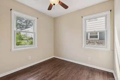 105 Devon Road, Albertson, NY 11507 - Photo 11