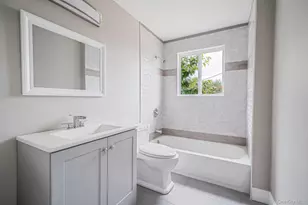 40 Gettysburg Dr, Holbrook, NY 11741 - Photo 9