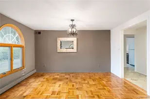 4 Comet Rd, Selden, NY 11784 - Photo 9