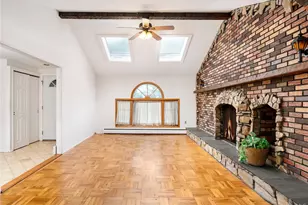 4 Comet Rd, Selden, NY 11784 - Photo 7