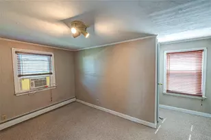 31 Garden Blvd, Hicksville, NY 11801 - Photo 19