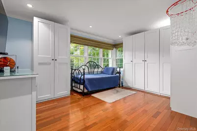 532 E Shore Road, Great Neck, NY 11024 - Photo 17