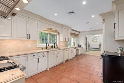 532 E Shore Road, Great Neck, NY 11024 - Photo 11