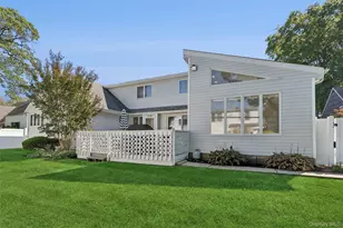 2147 Seneca Dr N, Merrick, NY 11566 - Photo 21