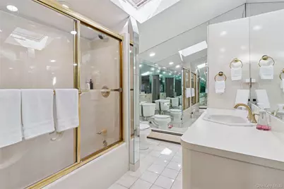 2147 Seneca Drive N, Merrick, NY 11566 - Photo 17