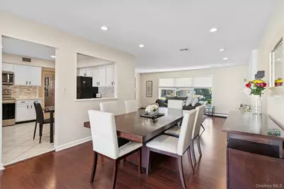 2147 Seneca Drive N, Merrick, NY 11566 - Photo 5