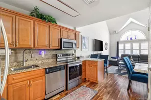 121 Willow Ln, Valley Stream, NY 11580 - Photo 9