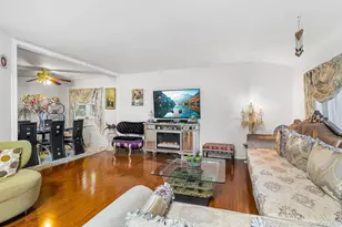 31 Holbrook Rd, Centereach, NY 11720 - Photo 9