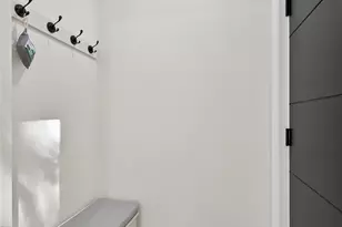 80 Clapham Ave, Manhasset, NY 11030 - Photo 15