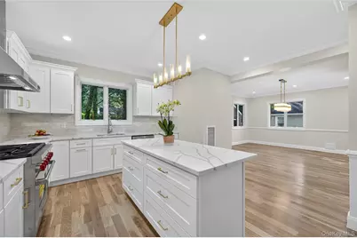 80 Clapham Avenue, Manhasset, NY 11030 - Photo 9