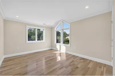 80 Clapham Avenue, Manhasset, NY 11030 - Photo 17