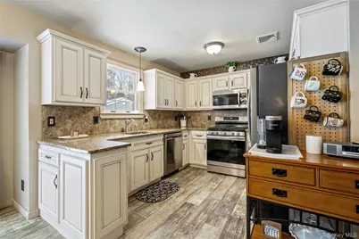 27 Evelyn Court, Manorville, NY 11949 - Photo 9