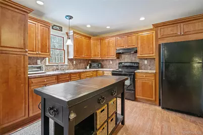 27 Evelyn Court, Manorville, NY 11949 - Photo 33