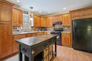 27 Evelyn Ct, Manorville, NY 11949 - Photo 33