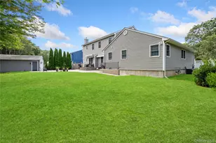 27 Evelyn Ct, Manorville, NY 11949 - Photo 7