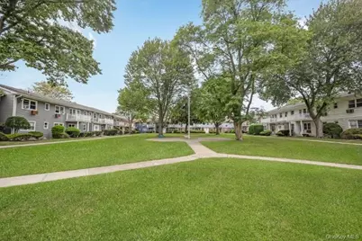 7A Hemlock Drive #65, Bay Shore, NY 11706 - Photo 3