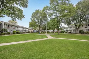 7a Hemlock Dr, Bay Shore, NY 11706 - Photo 3