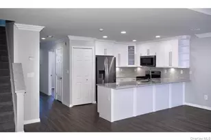 74 Overlook Dr, Farmingville, NY 11738 - Photo 3